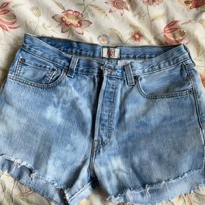 Levi’s 501 cut off’s jean shorts